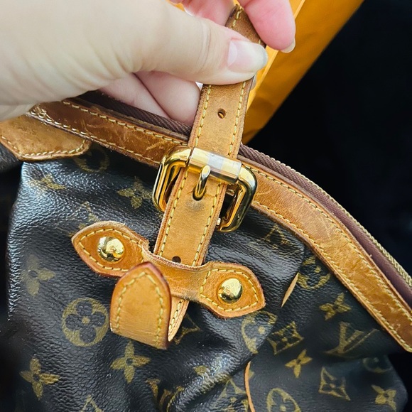 Authentic Louis Vuitton Tivoli GM - Picture 12 of 15